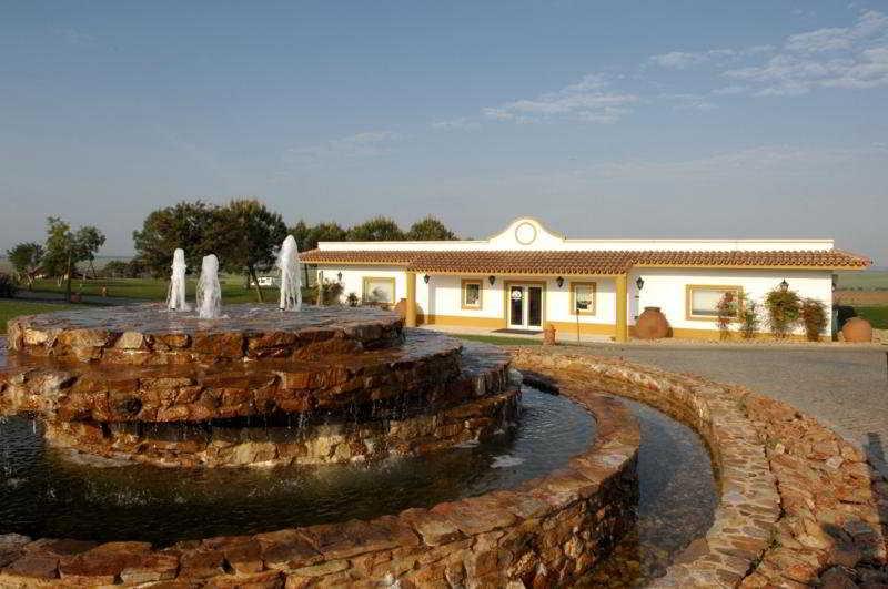 Vila Gale Alentejo Vineyard - Clube De Campo Albernoa Bagian luar foto